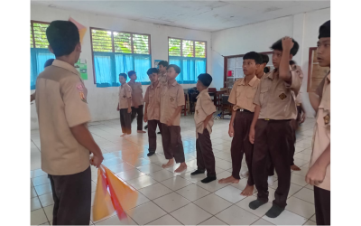 Latihan Pramuka di Tengah Hujan: MTs. Darul Ulum